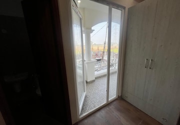 Room in 3 BHK Apartment at Guru Nanak Enclave, Dhakoli – for Rent