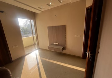 Room in 3 BHK Apartment at Guru Nanak Enclave, Dhakoli – for Rent