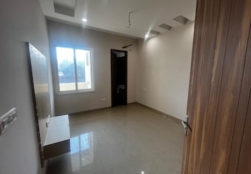 Room in 3 BHK Apartment at Guru Nanak Enclave, Dhakoli – for Rent