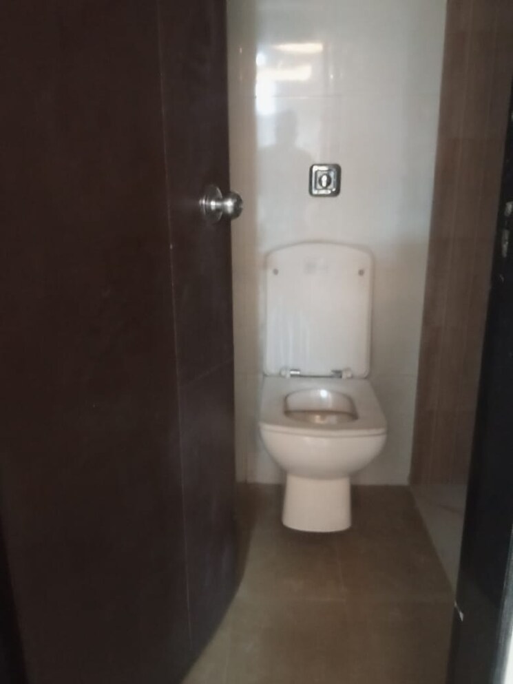 Bathroom, real-tech-park Commercial Office Space 760 Sq.Ft. In Vashi Sector 30a Navi Mumbai 9349863