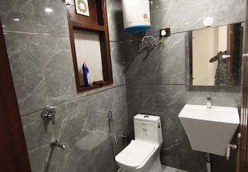 Master Bedroom in 2 BHK Builder Floor at Palm Residency Chhatarpur, Chattarpur – for Rent