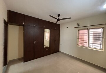 Room in 2 BHK Apartment at Sai Poorna Luxuria, Haralur Road – for Rent