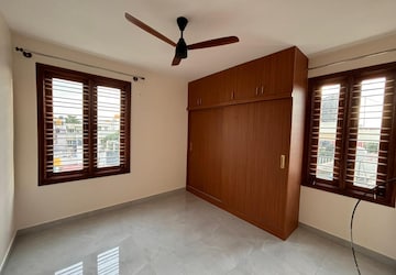 Room in 2 BHK Apartment at Sai Poorna Luxuria, Haralur Road – for Rent