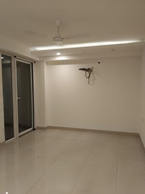 Room in 4 BHK Builder Floor at Unitech Arcadia, South City 2 – for Rent