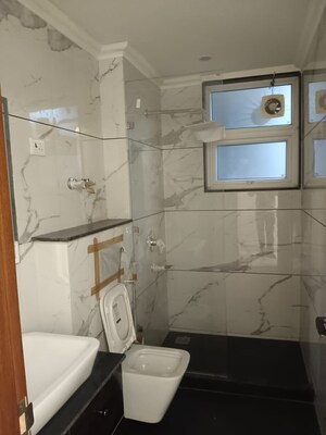 Bathroom in 4 BHK Builder Floor at Unitech Arcadia, South City 2 – for Rent