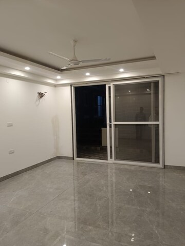 Room in 4 BHK Builder Floor at Unitech Arcadia, South City 2 – for Rent