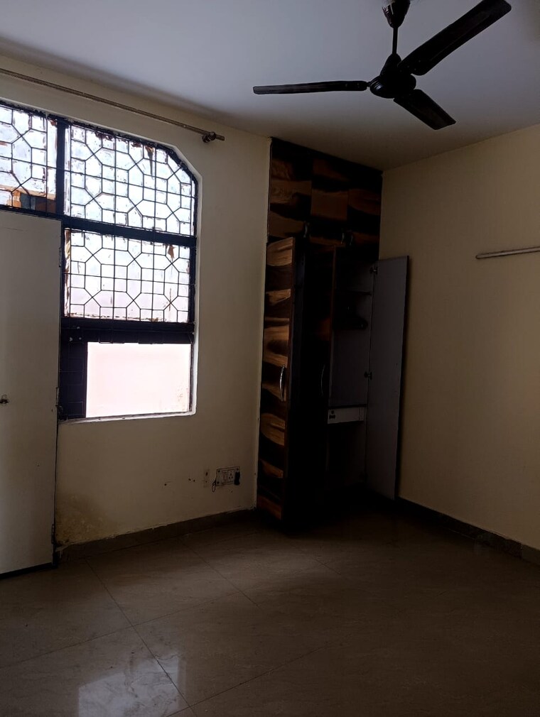 Room, rwa-apartments-sector-26 3 Bedroom 162 Sq.Mt. Independent House In Sector 26 Noida 9349892