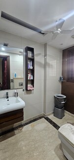 3 BHK 200 Sq.Yd. Builder Floor in East Of Kailash 