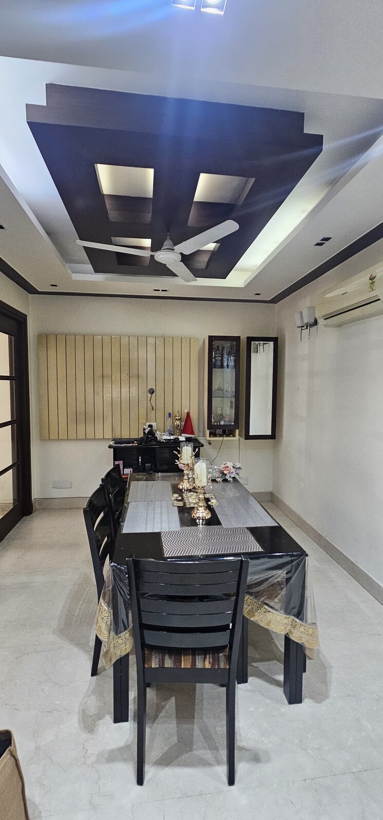 Team Area, east of kailash 3 Bedroom 200 Sq.Yd. Builder Floor In East Of Kailash Delhi 9349905