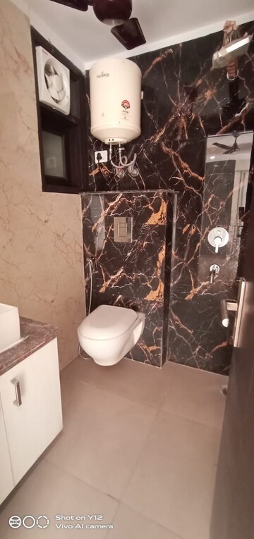 Furnished Amenities in 3 BHK Builder Floor at Hauz Khas – for Rent