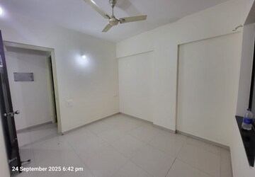 Room in 2 BHK Apartment at Mundhwa – for Rent