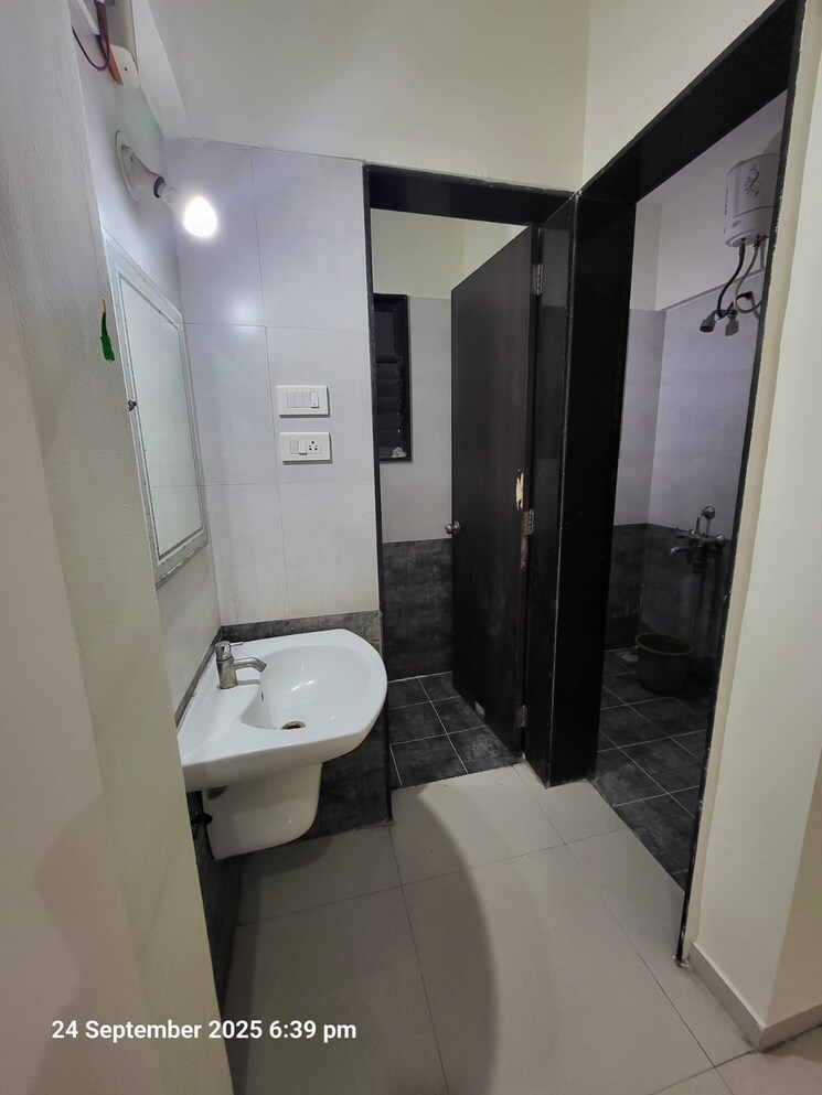Bathroom, mundhwa 2 Bedroom 648 Sq.Ft. Apartment In Mundhwa Pune 9349913