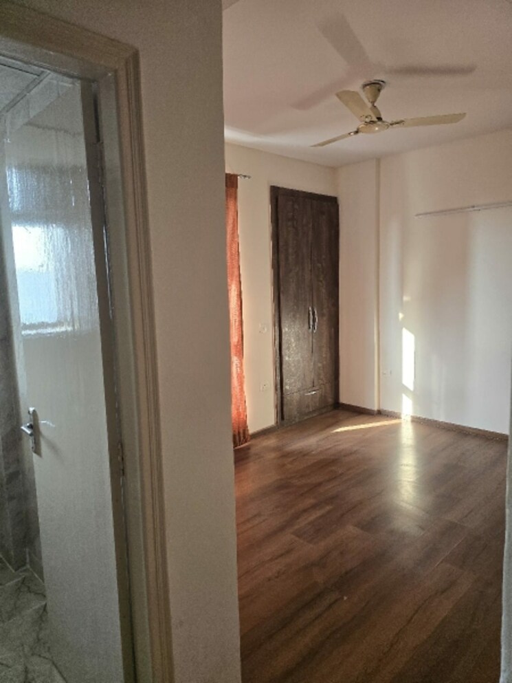 Room, imperia-esfera 3 Bedroom 1650 Sq.Ft. Apartment In Sector 37c Gurgaon 9349954