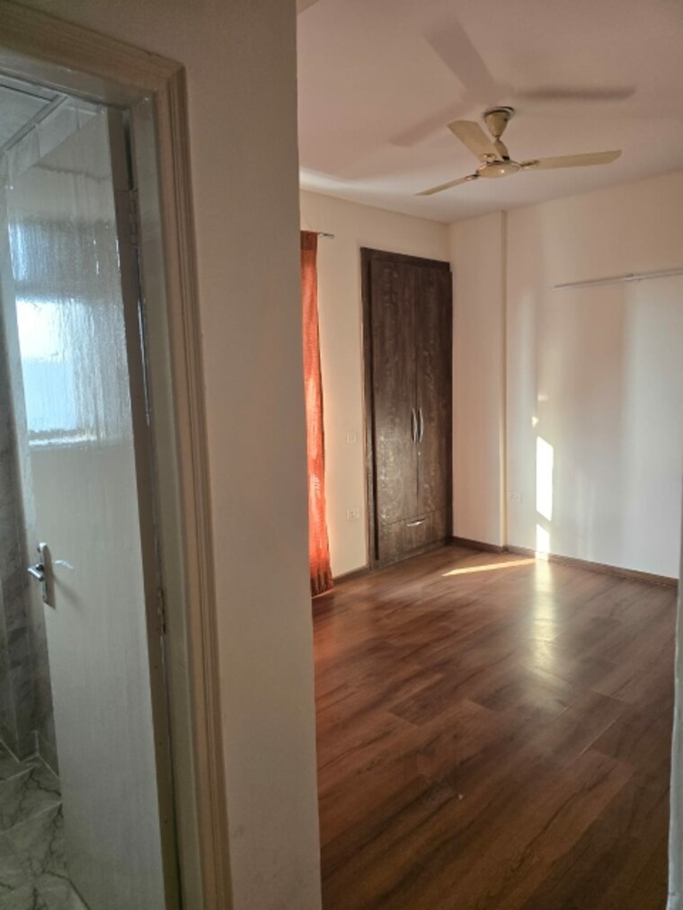 Room, imperia-esfera 3 Bedroom 1650 Sq.Ft. Apartment In Sector 37c Gurgaon 9349954