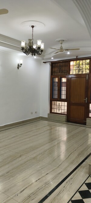 Room in 3 BHK Villa at RWA Apartments Sector 52, Sector 52 – for Rent