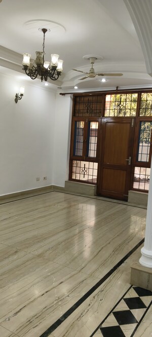 Room in 3 BHK Villa at RWA Apartments Sector 52, Sector 52 – for Rent