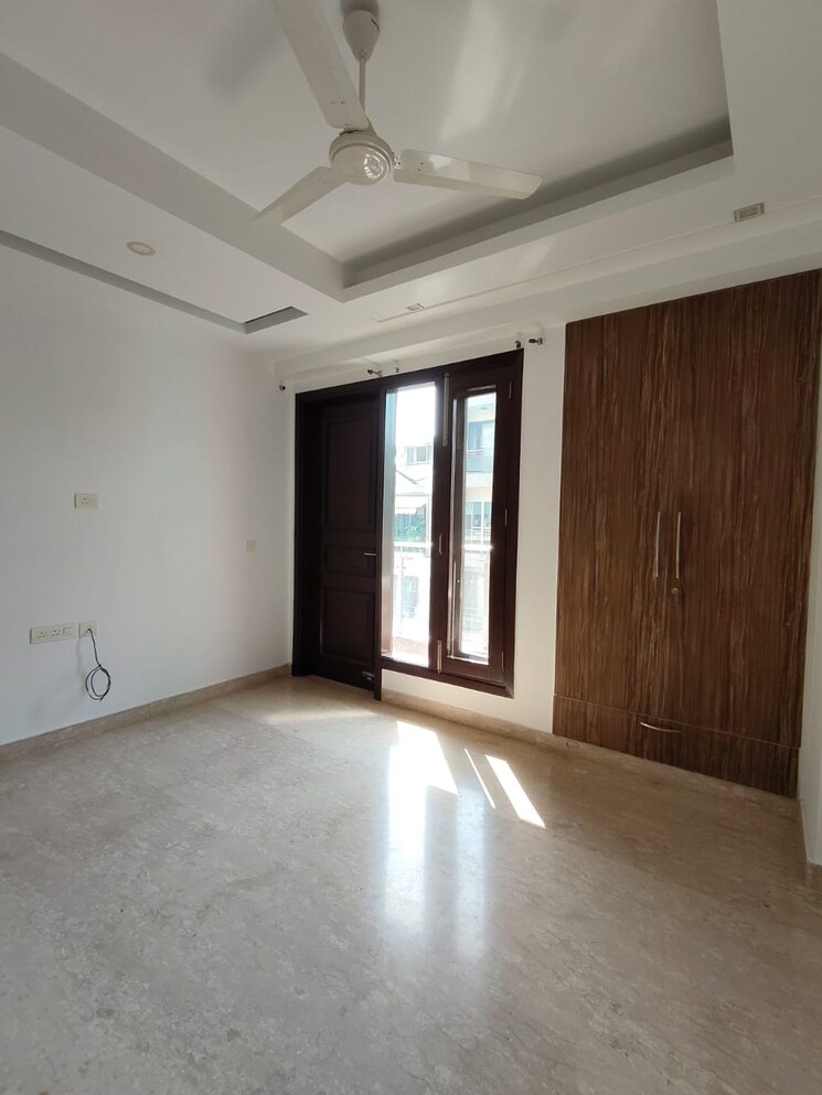 Room, greater kailash i 3 Bedroom 208 Sq.Yd. Builder Floor In Greater Kailash I Delhi 9349982