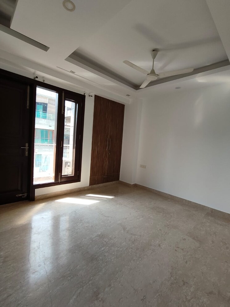 Room, greater kailash i 3 Bedroom 208 Sq.Yd. Builder Floor In Greater Kailash I Delhi 9349982