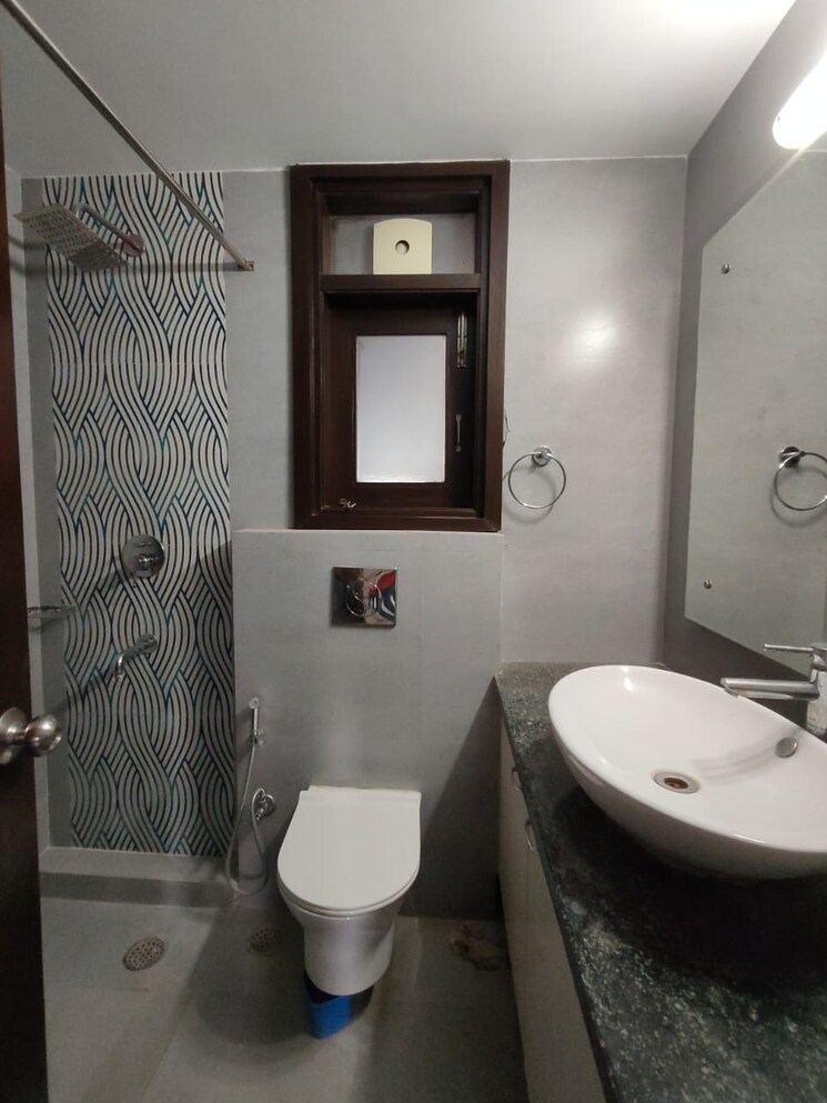 Bathroom, greater kailash i 3 Bedroom 208 Sq.Yd. Builder Floor In Greater Kailash I Delhi 9349982