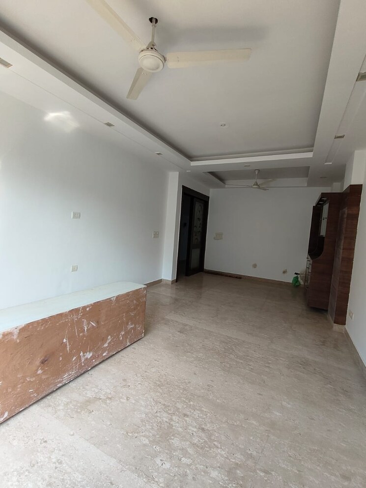 Room, greater kailash i 3 Bedroom 208 Sq.Yd. Builder Floor In Greater Kailash I Delhi 9349982