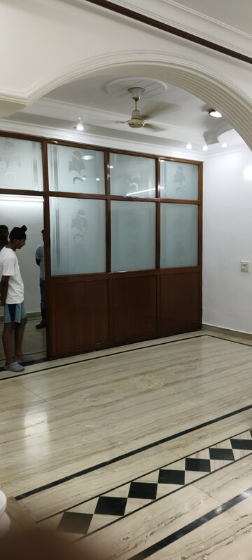 Room in 3 BHK Villa at RWA Apartments Sector 52, Sector 52 – for Rent
