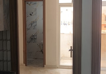 Room in 6 BHK Independent House at Gaur City-2, Gaur City 2 – for Sale
