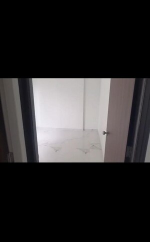 Room in 2 BHK Apartment at Jeevan Anand, Andheri West – for Rent