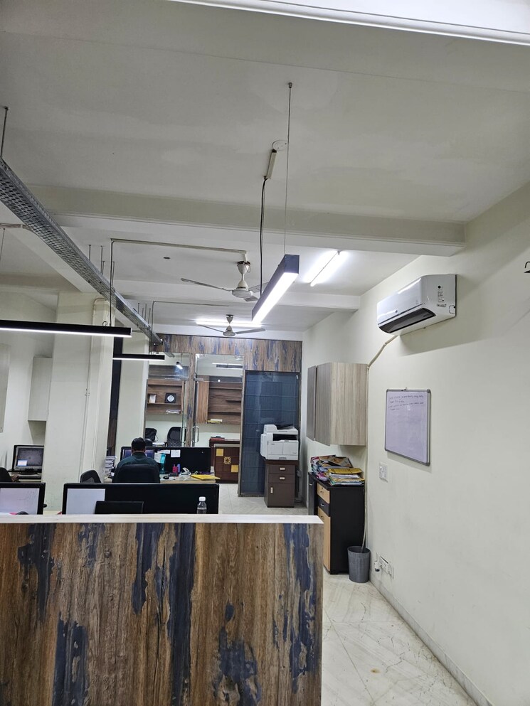 Team Area, navjeevan vihar Commercial Office Space 1300 Sq.Ft. In Navjeevan Vihar Delhi 9350094