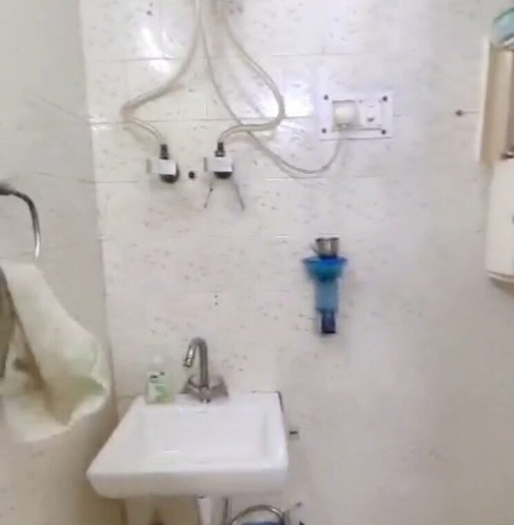 Bathroom, patel nagar 1 RK 350 Sq.Ft. Builder Floor In Patel Nagar Delhi 9350101