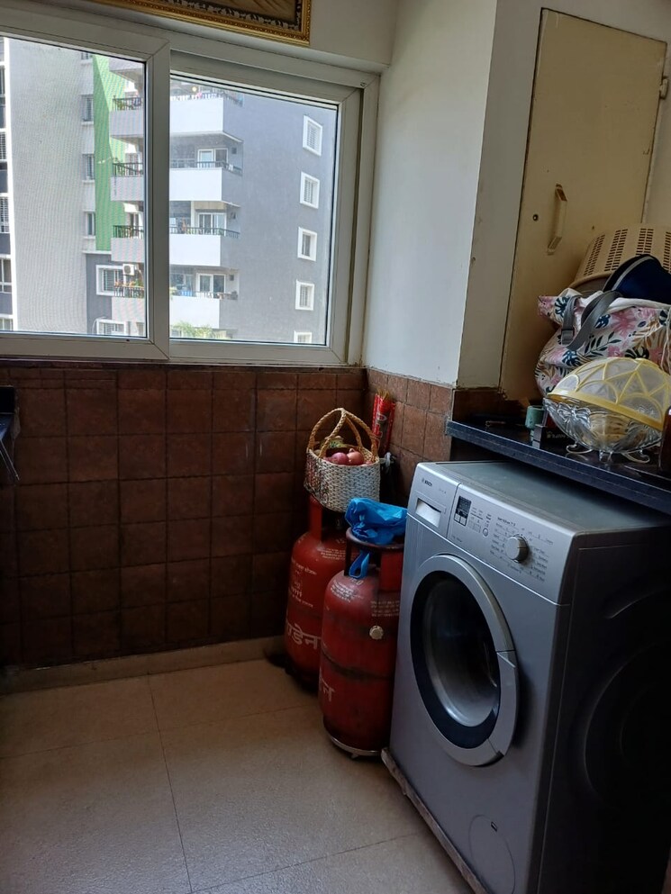  Parking, sjr-luxuria 3 Bedroom 1675 Sq.Ft. Apartment In Arekere Bangalore 9350080