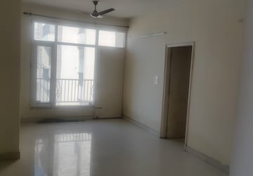 Room in 3 BHK Apartment at Mona Townships Greens 2, Ghazipur – for Rent