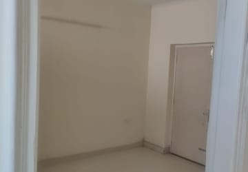 Room in 3 BHK Apartment at Mona Townships Greens 2, Ghazipur – for Rent