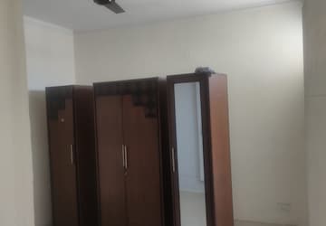 Room in 3 BHK Apartment at Mona Townships Greens 2, Ghazipur – for Rent