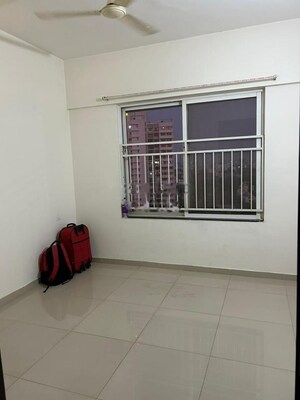 Room in 2.5 BHK Apartment at Kolte Patil R1 Life Republic, Hinjewadi – for Rent