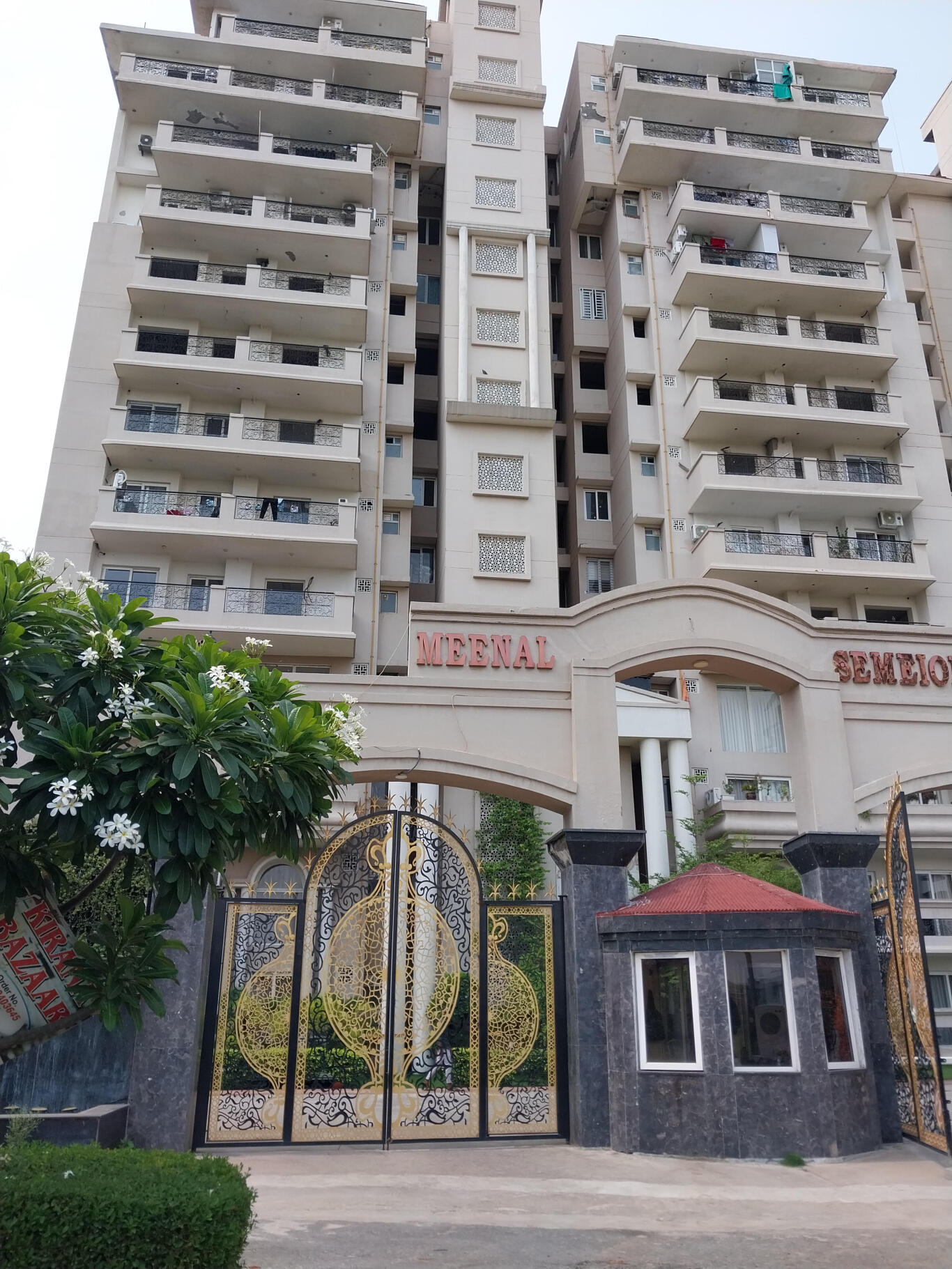 3.5 BHK + Servant Room Apartment For Sale in Meenal Semeion