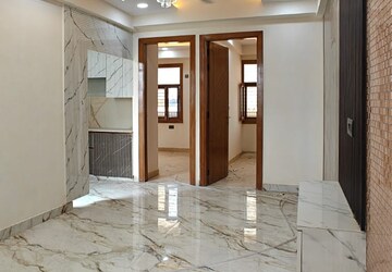 Room in 2 BHK Builder Floor at Sector 73 – for Sale