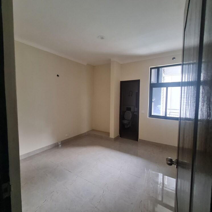 Room, xu iii greater noida  125 Sq.Yd. Plot In Xu Iii Greater Noida Greater Noida 9350198