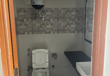 Bathroom in 1 BHK Apartment at Paramount Golfforeste, Zeta I Greater Noida – for Rent