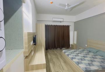 Bedroom in 1 BHK Apartment at Paramount Golfforeste, Zeta I Greater Noida – for Rent
