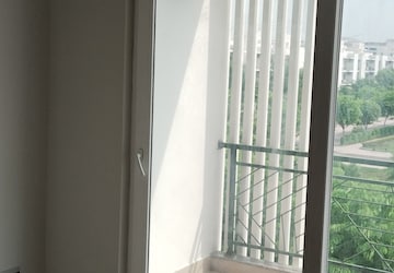 Balcony in 2.5 BHK Builder Floor at Central Park 3 Flower Valley, Sohna Sector 33 – for Rent