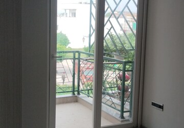 Room in 2.5 BHK Builder Floor at Central Park 3 Flower Valley, Sohna Sector 33 – for Rent