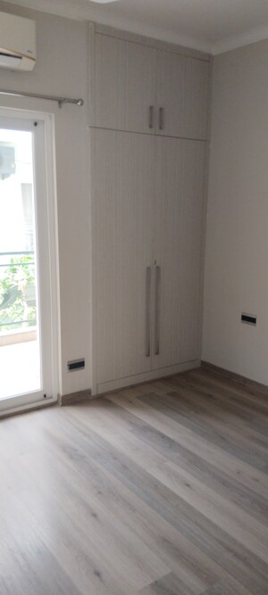 Room in 2.5 BHK Builder Floor at Central Park 3 Flower Valley, Sohna Sector 33 – for Rent