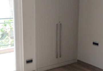 Room in 2.5 BHK Builder Floor at Central Park 3 Flower Valley, Sohna Sector 33 – for Rent