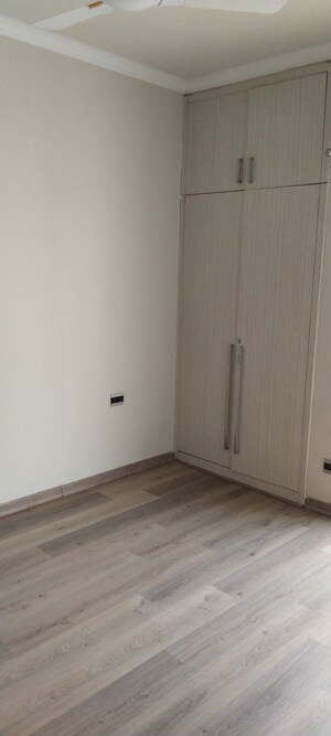 Room in 2.5 BHK Builder Floor at Central Park 3 Flower Valley, Sohna Sector 33 – for Rent