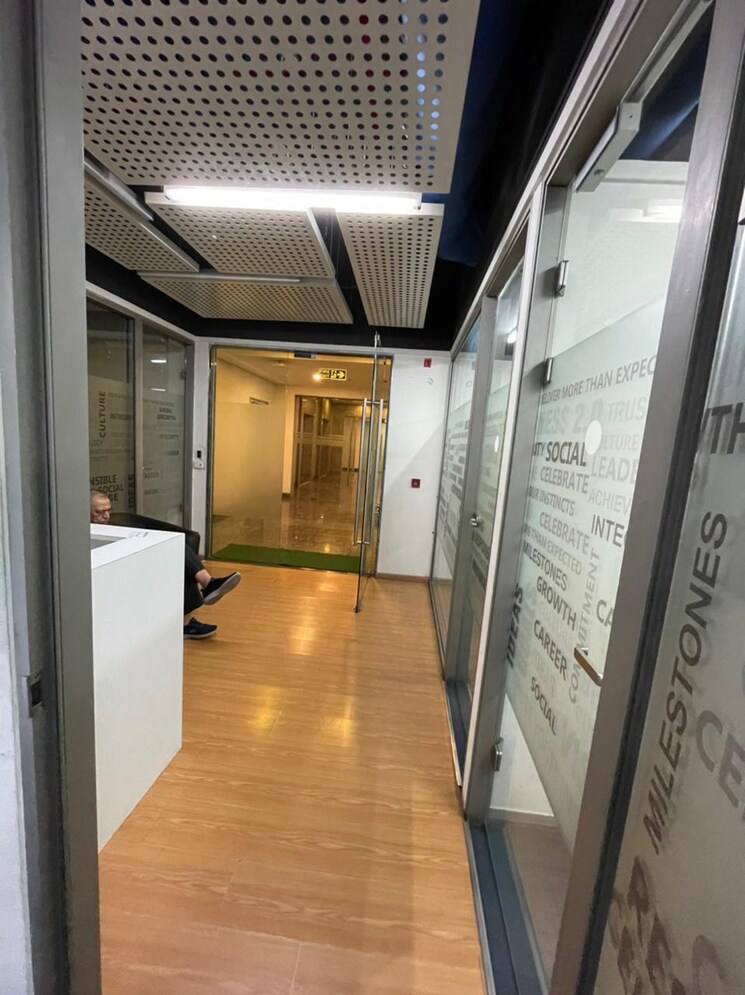 undefined, south tukoganj Commercial Office Space 1200 Sq.Ft. In South Tukoganj Indore 9350202