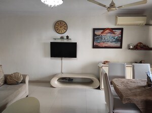 Furnished Amenities in 2 BHK Apartment at Lake Primrose, Powai – for Rent
