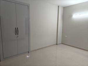 Room in 3 BHK Apartment at Tata Eureka Park, Sector 150 – for Rent