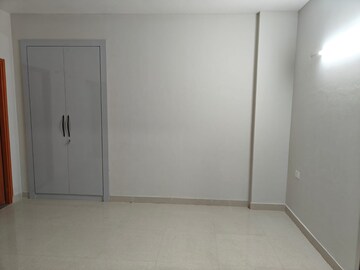 Room in 3 BHK Apartment at Tata Eureka Park, Sector 150 – for Rent