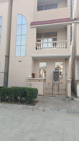 4 BHK Villa – Exterior View View at Supertech UpCountry Grand Circuit, Sector 17a Yamuna Expressway - for Sale