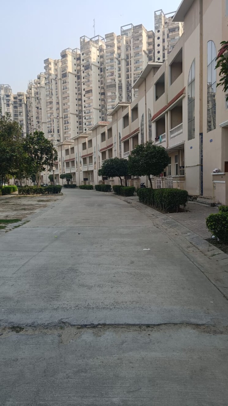 Exterior View, supertech-upcountry-grand-circuit 4 Bedroom 2795 Sq.Ft. Villa In Sector 17a Yamuna Expressway Greater Noida 9350277